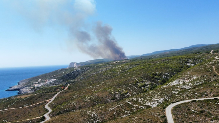 Πυρκαγιά στην Ζάκυνθο: Υπό έλεγχο η φωτιά στο Καμπί