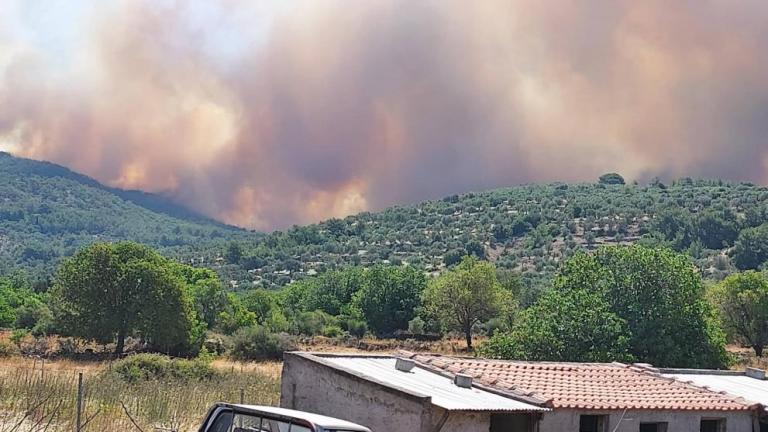 Φωτιά τώρα στη Λέσβο - Εκκενώνονται τα Βατερά 