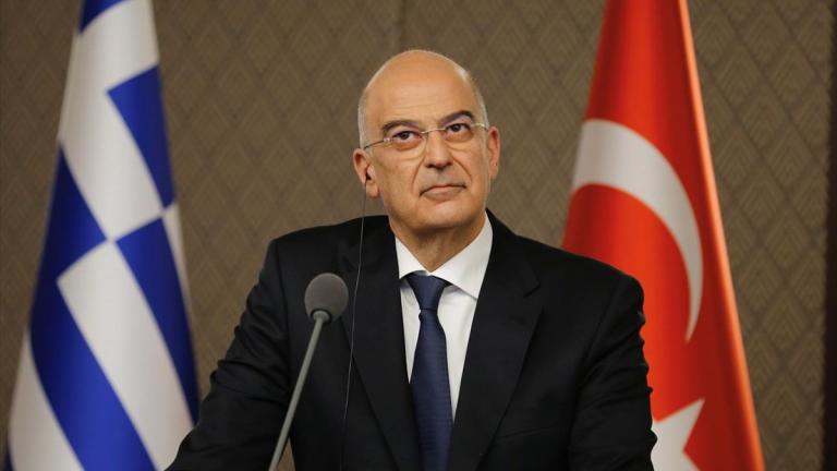 Αυτό που μας διδάσκει όλους η ρωσική εισβολή στην Ουκρανία είναι η «ανάγκη να ευθυγραμμιστούμε πίσω από το Διεθνές Δίκαιο, ενάντια στον αναθεωρητισμό, ενάντια σε κάθε είδους προσπάθεια αλλαγής συνόρων με τη βία, ενάντια στον πόλεμο», υπογράμμισε ο υπουργός Εξωτερικών Νίκος Δένδιας στην παρέμβαση του σε πάνελ στο "Dubrovnik Forum" στην Κροατία.  Όπως σημείωσε άλλωστε το Ντουμπρόβνικ είναι το κατάλληλο σημείο να μιλήσουμε γι' αυτό, καθώς εκτός από «μια πολύ όμορφη αρχιτεκτονικά πόλη και ένα τέλειο παράδειγμα 