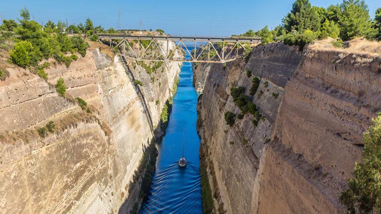 την επαναλειτουργία από σήμερα -και για τρεις μήνες- της Διώρυγας της Κορίνθου αναφέρεται με ανάρτησή του στο Twitter ο κυβερνητικός εκπρόσωπος, Γιάννης Οικονόμου.  «Με σχέδιο ολοκληρώθηκε η πρώτη φάση των παρεμβάσεων στη Διώρυγα της Κορίνθου, μετά τις μεγάλες καταπτώσεις και από σήμερα, η Διώρυγα θα ανοίξει με απόλυτη ασφάλεια για τους επόμενους 3 μήνες, προκειμένου να εξυπηρετήσει την καλοκαιρινή κίνηση», επισημαίνει στο tweet του.  Ο πρωθυπουργός Κυριάκος Μητσοτάκης είχε την ευκαιρία να διαπιστώσει την π