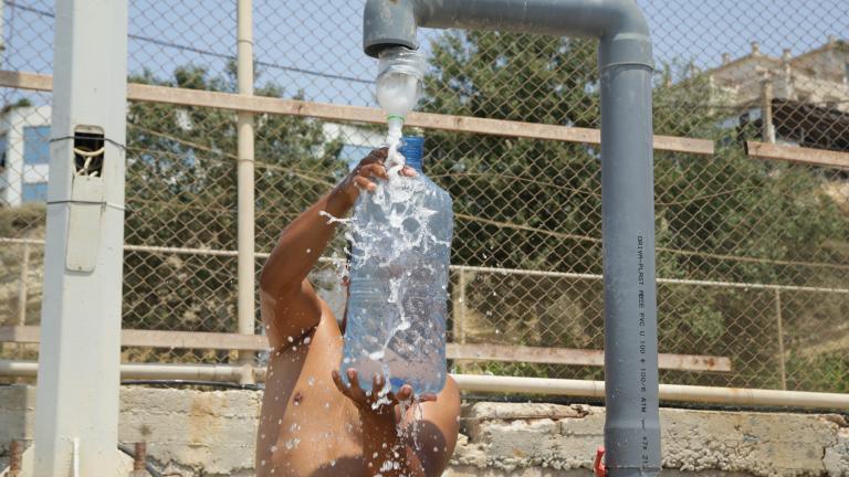 10 απλές οδηγίες για προστασία από τον καύσωνα