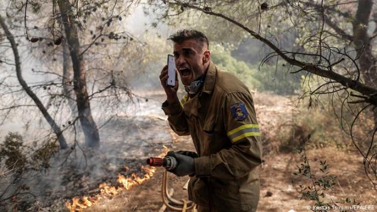 πυροσβεστης φωτιά