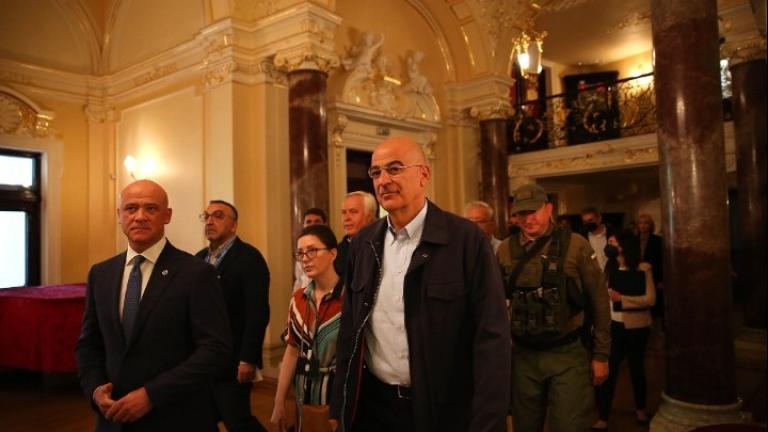 Συνάντηση Ν. Δένδια στην Οδησσό με ομογενείς από τη Μαριούπολη