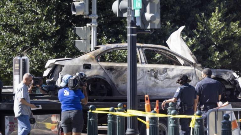 ΗΠΑ: Ένας άντρας έρριξε το αυτοκίνητό του σε οδόφραγμα στο Καπιτώλιο, πυροβολώντας στον αέρα