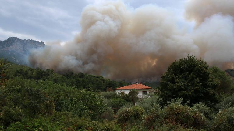 Πυρκαγιά στη Θάσο: Στρατός και ενισχύσεις από την ηπειρωτική χώρα στη μάχη κατάσβεσης της μεγάλης φωτιάς