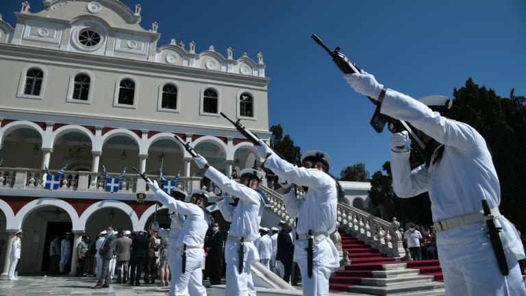 Με λαμπρότητα γιορτάζεται μία από τις μεγαλύτερες εορτές της Ορθοδοξίας, η Κοίμηση της Θεοτόκου