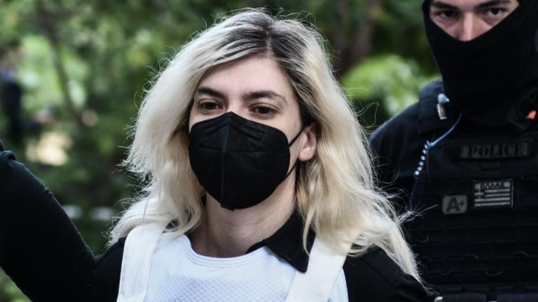 Σύμφωνα με την εξουσιοδότηση που δόθηκε στην δημοσιότητα, η ίδια η Ρούλα Πισπιρίγκου ανακοινώνει ότι από σήμερα μοναδικής δικηγόρος υπεράσπισής της σε όλες τις υποθέσεις και όλες τις κατηγορίες είναι ο Αλέξης Κούγιας. 