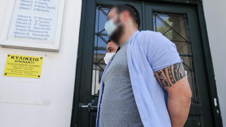 Προφυλακιστέος κρίθηκε ο ο 34χρονος πρώην παίκτης ριάλιτι που εισέβαλε στο Εφετείο Αθηνών το πρωί του Σαββάτου, δηλώνοντας πως θέλει να πάει φυλακή