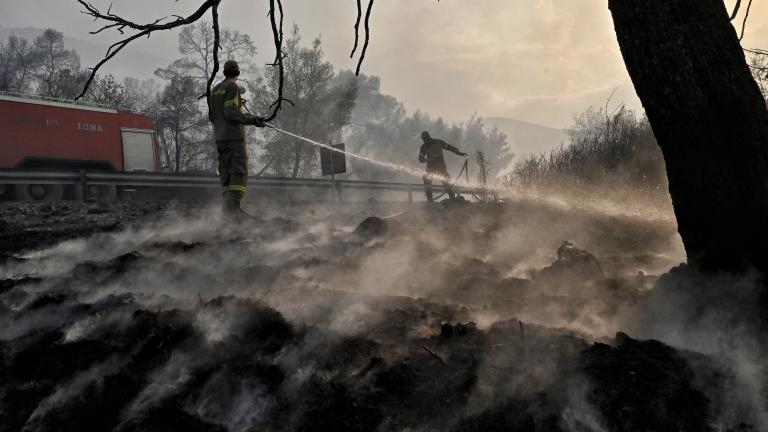 Σε ύφεση οι πυρκαγιές σε Κόρινθο και Κέρκυρα