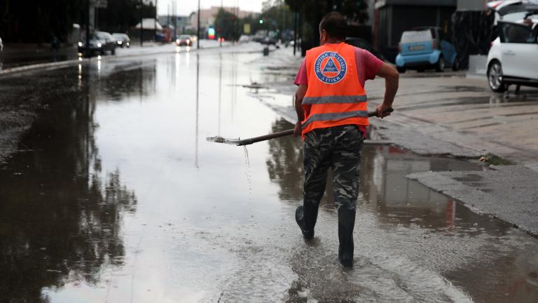 Κακοκαιρία στην Αττική: Αποκαταστάθηκε η κυκλοφορία των οχημάτων στην οδό Πειραιώς