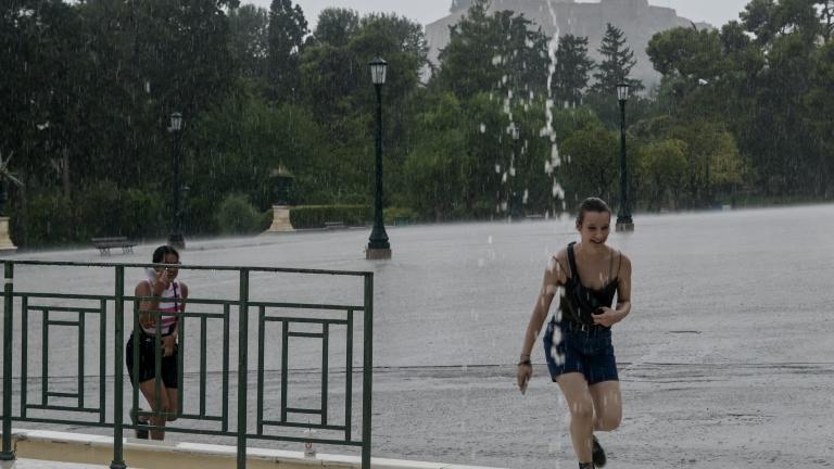 <script src="https://player.glomex.com/integration/1/glomex-player.js"></script> <glomex-player   data-integration-id="40599z13k80ce6md"   data-playlist-id="v-cme62szmjvap"> </glomex-player> <script type="application/ld+json"> {"@context":"http://schema.org","@type":"VideoObject","name":"«Άνοιξαν οι ουρανοί» - Βρέχει καταρρακτωδώς σε περιοχές της Αττικής","description":"«Άνοιξαν οι ουρανοί» - Βρέχει καταρρακτωδώς σε περιοχές της Αττικής ","thumbnailUrl":"https://i1thumbs.glomex.com/dC1idjJwdndiMjRzeGwvMjAyM