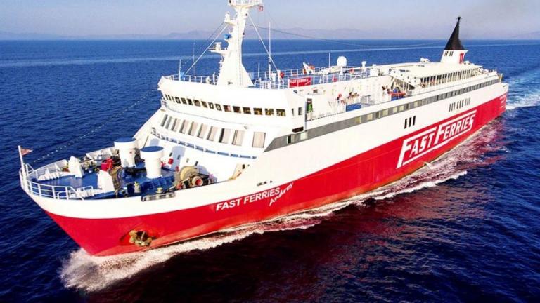 Στο λιμάνι της Ραφήνας με 446 επιβάτες, επιστρέφει το επιβατηγό οχηματαγωγό πλοίο Fast Ferries Andros λόγω μηχανικής βλάβης στη δεξιά κύρια μηχανή που παρουσίασε στα ανοιχτά της Καρύστου.   Το πλοίο είχε αναχωρήσει από το λιμάνι της Ραφήνας για Ανδρο, Τήνο, Μύκονο, Πάρο, με 446 επιβάτες και 50 άτομα πλήρωμα 79 ΙΧ αυτοκίνητα, δύο φορτηγά και 14 δίκυκλα. Οι επιβάτες του πλοίου αναμένεται να προωθηθούν στους προορισμούς τους με μέριμνα της πλοιοκτήτριας εταιρείας.