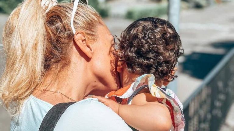 Μαρία Ηλιάκη: Το πρώτο μπάνιο στην παραλία με την κόρη της δεν πήγε όπως περίμενε