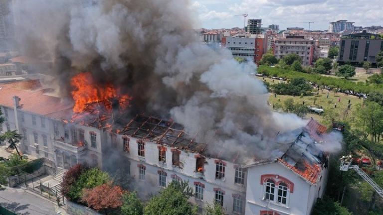 Εκτός λειτουργίας το ιστορικό νοσοκομείο Μπαλουκλή στην Κωνσταντινούπολη λόγω πυρκαγιάς
