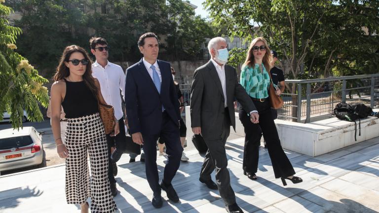 Μεγάλη ένταση στη δίκη Φιλιππίδη: Οργή Μπιμπίλα με τους δικηγόρους του κατηγορουμένου, πέταξε λαχεία