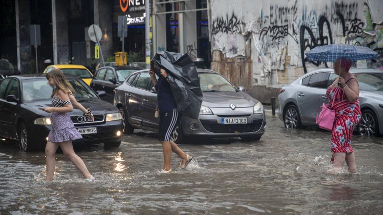 Καταιγίδα στη Θεσσαλονίκη: Ποτάμια οι δρόμοι - Τουλάχιστον 80 κλήσεις στην Πυροσβεστική