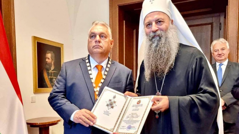 Ο Πατριάρχης Σερβίας Πορφύριος προκαλεί βραβεύοντας τον Όρμπαν