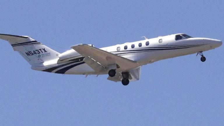 Τρικάκια έξω από το σπίτι του Κωστή Χατζηδάκη  (244224)