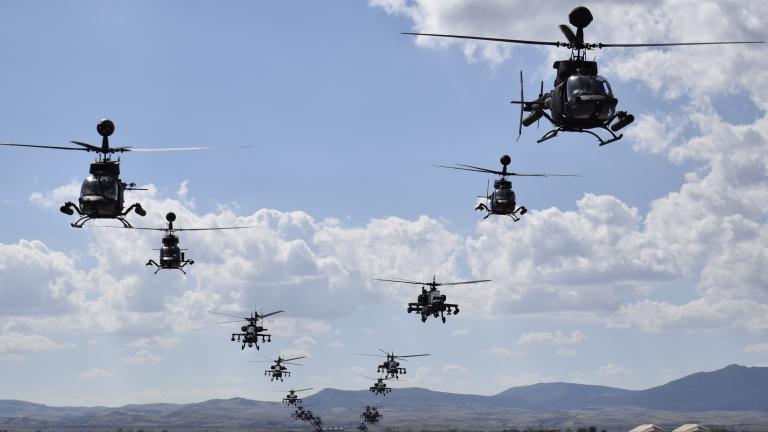 Μια εντυπωσιακή άσκηση-μήνυμα στην Τουρκία με 24 επιθετικά ελικόπτερα Apache και Kiowa στο Στεφανοβίκι Μαγνησίας