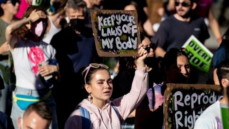 Ο Λευκός Οίκος καταδικάζει δυνητικά «καταστροφική» απόφαση της δικαιοσύνης για την άμβλωση στην Αριζόνα