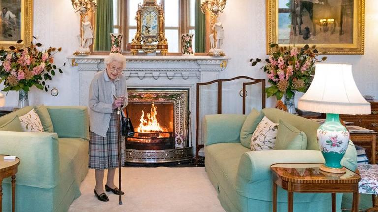 Υπό ιατρική παρακολούθηση η Βασίλισσα Ελισάβετ - Μεγάλη ανησυχία στη Βρετανία 