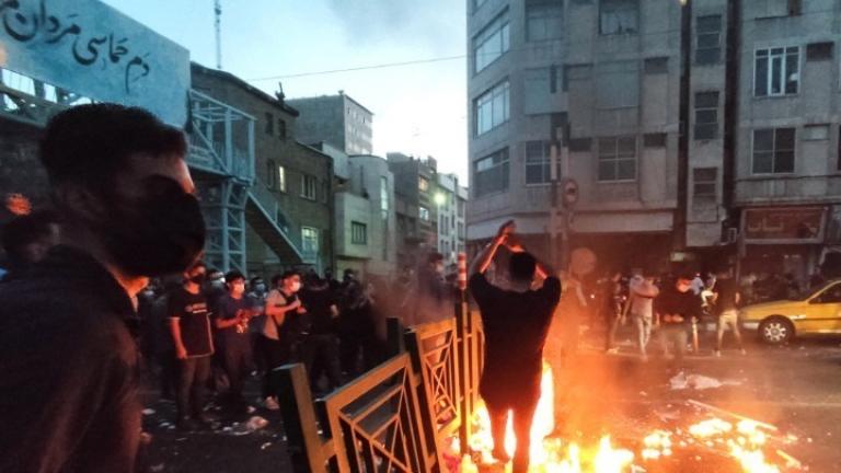 Ιράν: Τουλάχιστον 35 νεκροί στις μεγάλες διαδηλώσεις 