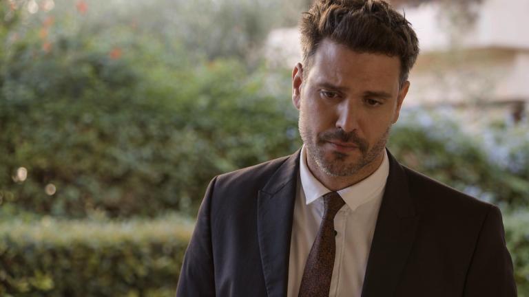 Η Άννα προσπαθεί να φτάσει στην αλήθεια, μέσω του Θοδωρή, με τον δικό της, αντισυμβατικό τρόπο έχοντας, όμως, να αντιμετωπίσει την αντίθετη στάση του Δημήτρη. Θα της πει, τελικά, ο Θοδωρής την αλήθεια για τη μοιραία νύχτα του εγκλήματος;  Ο Κοσμάς υποψιάζεται ότι η Άννα είναι η δικηγόρος του κατηγορούμενου για τον φόνο της Μυρτώς. Τι θα κάνει όταν οι υποψίες του επαληθευτούν; Πόσο ακραία θα είναι η αντίδρασή του;  Το χαμένο σκουλαρίκι της Μυρτώς, που θα οδηγήσει στον δολοφόνο, βρίσκεται. Από ποιον και πού;