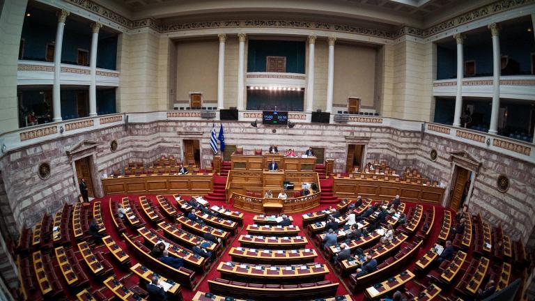 Βουλή: Ψηφίστηκε η ευρωπαϊκή οδηγία για την εσωτερική αγορά ηλεκτρικής ενέργειας και η τροπολογία για το «καλάθι του νοικοκυριού»
