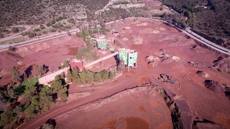 Εγκλωβισμένος εργάτης από κατάρρευση στοάς στα μεταλλεία