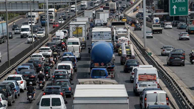 Πού έχει κίνηση: Με μεγάλη δυσκολία διεξάγεται η κίνηση των οχημάτων στον Κηφισό 