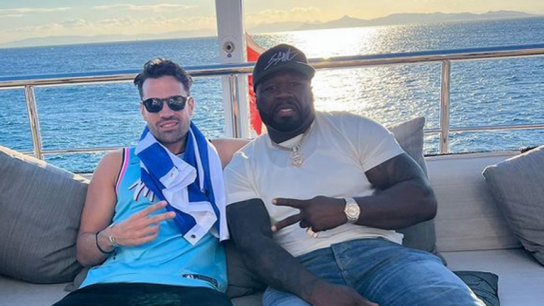 Κωνσταντίνος Αργυρός: Βούρκωσε στη σκηνή του ΟΑΚΑ στη μεγάλη συναυλία με τον 50 Cent