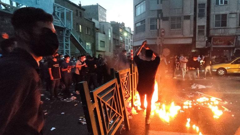 Φοιτήτριες φώναξαν «άντε χάσου» στον Ραϊσί