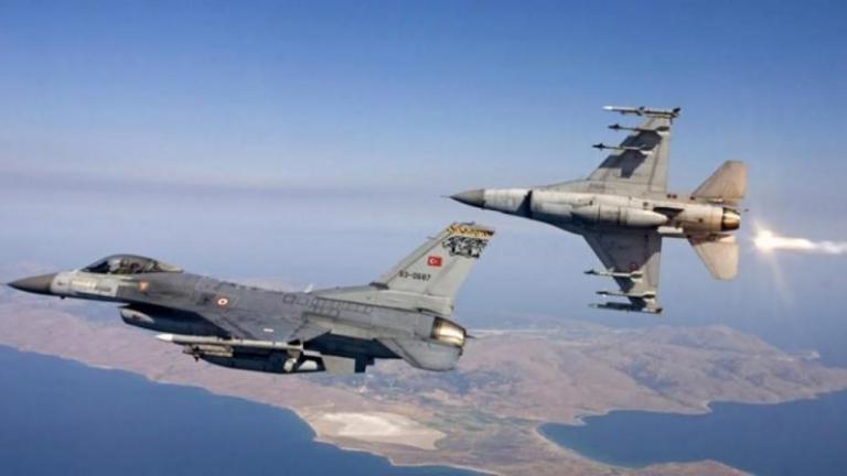 Δεκάδες παραβιάσεις του εθνικού εναέριου χώρου και παραβάσεις από τουρκικά αεροσκάφη καταγράφηκαν την Κυριακή στο Αιγαίο.  Σύμφωνα με το ΓΕΕΘΑ τρία μη επανδρωμένα αεροσκάφη προέβησαν σε 3 παραβάσεις και 41 παραβιάσεις στο βορειοανατολικό, το κεντρικό και το νοτιοανατολικό Αιγαίο.  Δύο από τις παραβιάσεις ήταν υπερπτήσεις.  Τα αεροσκάφη αναγνωρίστηκαν και αναχαιτίστηκαν σύμφωνα με τους διεθνείς κανόνες, κατά πάγια πρακτική.