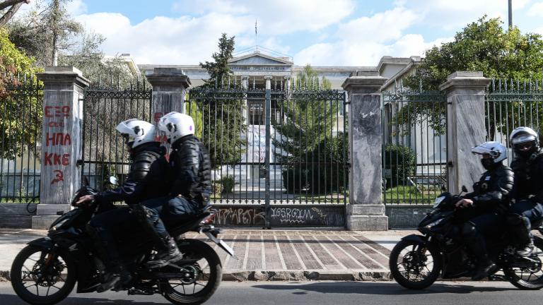 49η Επέτειος του Πολυτεχνείου - Έκτακτες κυκλοφοριακές ρυθμίσεις από 15 έως 18/11: Απαγόρευση στάθμευσης και διακοπή της κυκλοφορίας των οχημάτων