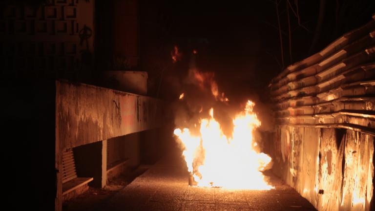 Επεισόδια στη Θεσσαλονίκη: Ρίψη μολότοφ κοντά στην κεντρική βιβλιοθήκη του ΑΠΘ και προσαγωγή επτά ατόμων