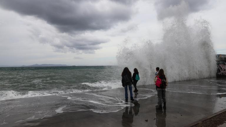 Καιρός: Μέχρι τις πρωινές ώρες της Τετάρτης 24/11 οι ισχυρές βροχές και καταιγίδες 