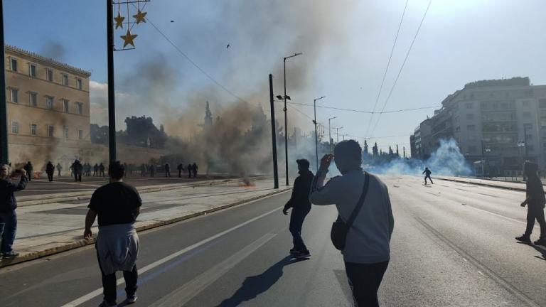 24ωρη Απεργία: Επεισόδια έξω από τη Βουλή 