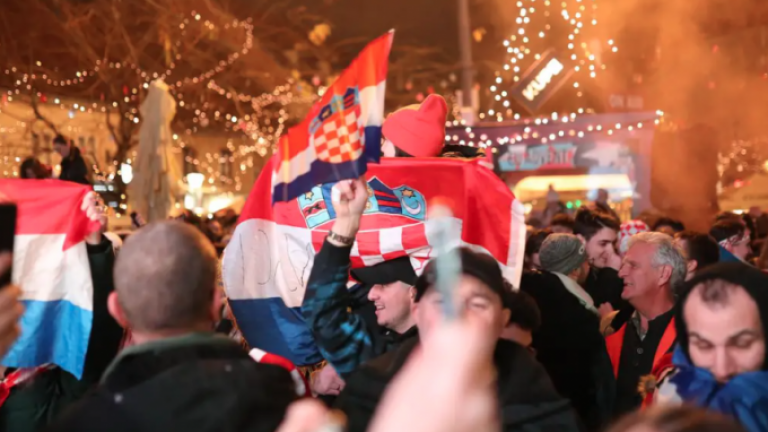 Μουντιάλ 2022: «Κάηκε» το Ζάγκρεμπ για την πρόκριση της Κροατίας στους «4» (ΒΙΝΤΕΟ)