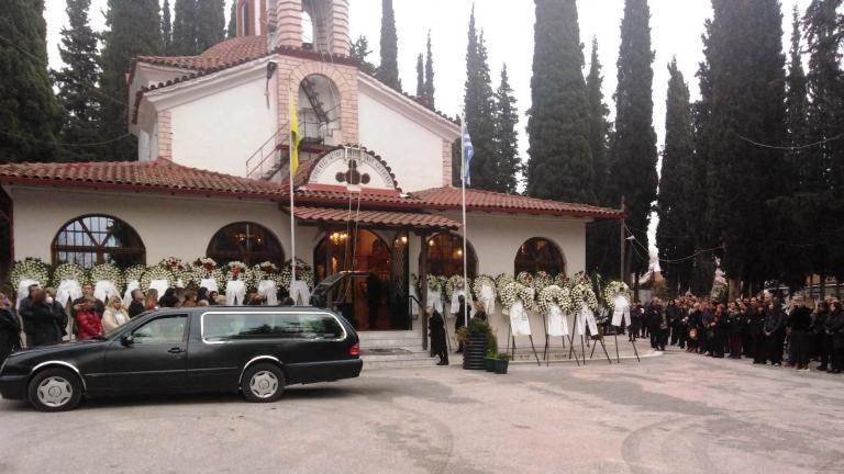 Σε κλίμα βαθιάς οδύνης η κηδεία του 11χρονου μαθητή που έχασε την ζωή του από την έκρηξη στο λεβητοστάσιο του 9ου δημοτικού σχολείου