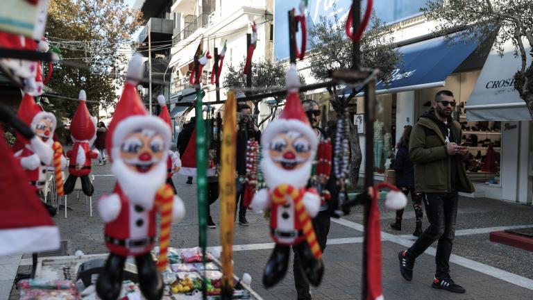 Μειωμένες οι δαπάνες των καταναλωτών φέτος τα Χριστούγεννα, σύμφωνα με έρευνα του ΣΕΛΠΕ   