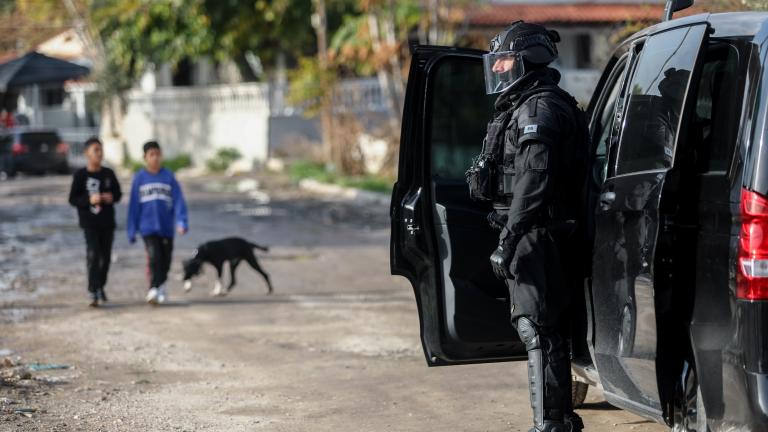 Τρεις συλλήψεις μετά από μεγάλη αστυνομική επιχείρηση στη Δυτική Αττική 