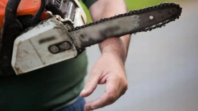 Απίστευτο περιστατικό στον Βόλο: Πολίτης πήγε να σφάξει με αλυσοπρίονο γυναίκα υπάλληλο του Δήμου