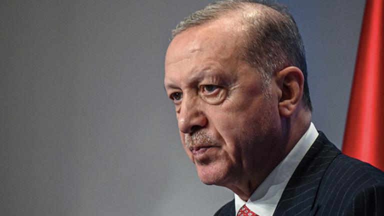 «Θα παραδώσουμε αυτή την ιερή σημαία στους νέους μας» είπε σε ομιλία του ο Τούρκος πρόεδρος 