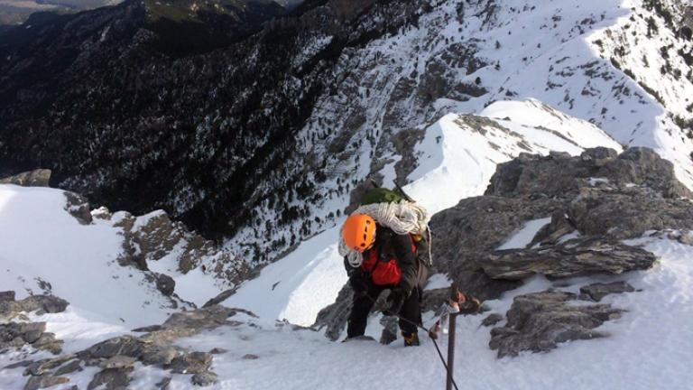 Χωρίς τις αισθήσεις του ανασύρθηκε ο ορειβάτης που έπεσε σε χαράδρα στον Όλυμπο