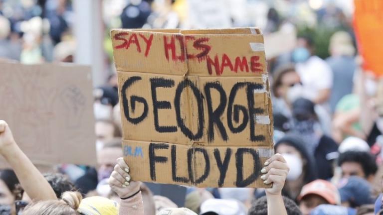ΗΠΑ: Η Μινεάπολη αποζημιώνει όσους τραυματίστηκαν από την αστυνομία στις διαδηλώσεις για τον Τζορτζ Φλόιντ