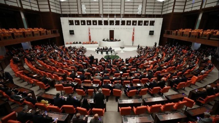 Τουρκία: Βουλευτής της αντιπολίτευσης νοσηλεύεται σε κρίσιμη κατάσταση μετά από συμπλοκή στο κοινοβούλιο