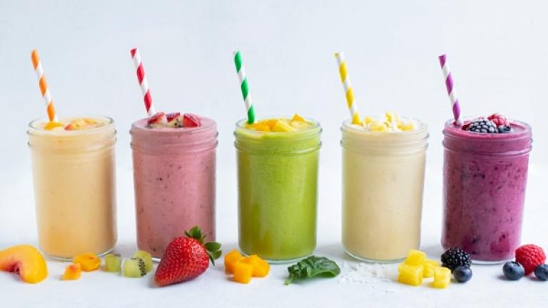 Detox smoothies για να "ξεφουσκώσουμε" μέσα στις γιορτές