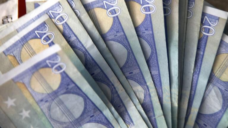 Κατώτατος μισθός: Θα τονώσει τα εισοδήματα ή θα ροκανιστεί από τον πληθωρισμό;