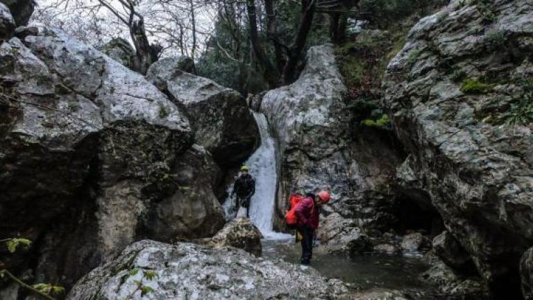 Φυλή: Χωρίς τις αισθήσεις του εντοπίστηκε ο ορειβάτης στο φαράγγι της Γκούρας