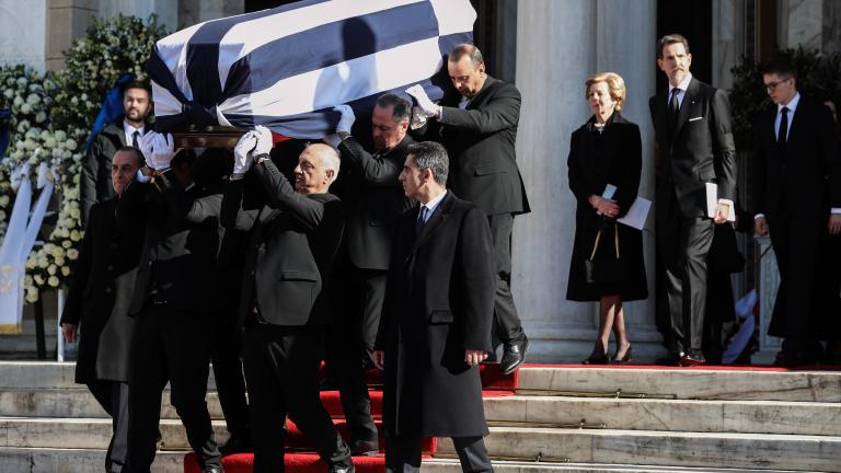 Ολοληρώθηκε η κηδεία του τέως βασιλιά Κωνσταντίνου 